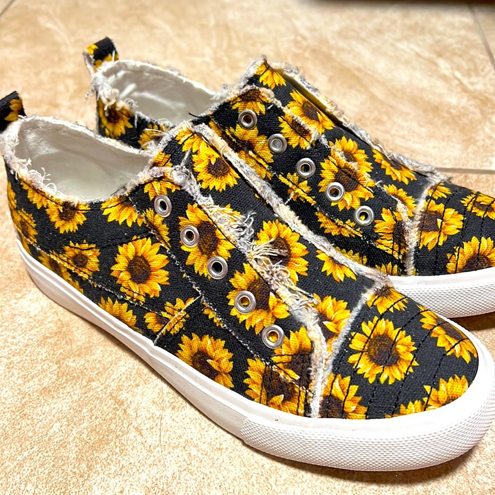 Girlie Girl, slip on sneaker. Never worn. Size 7